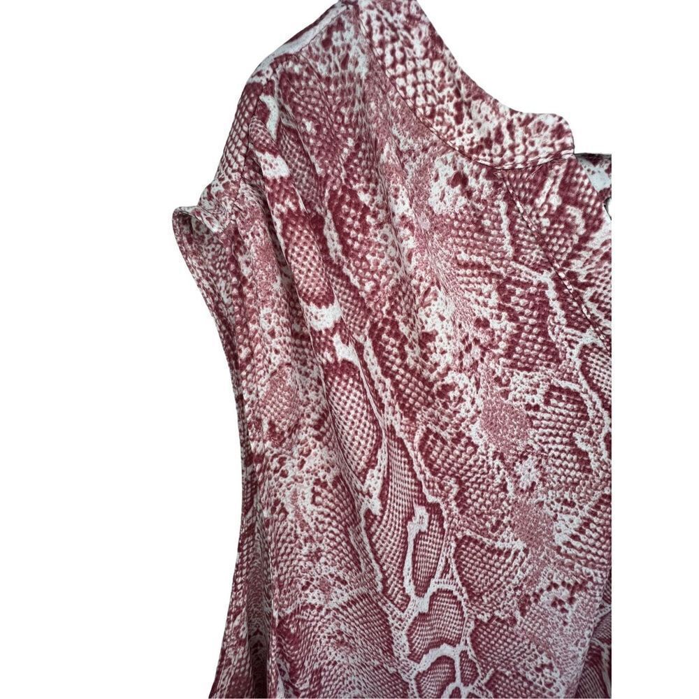NWT Chelsea and Theodore Sleeveless Snakeskin Patterned Blouse - Picture 2 of 4